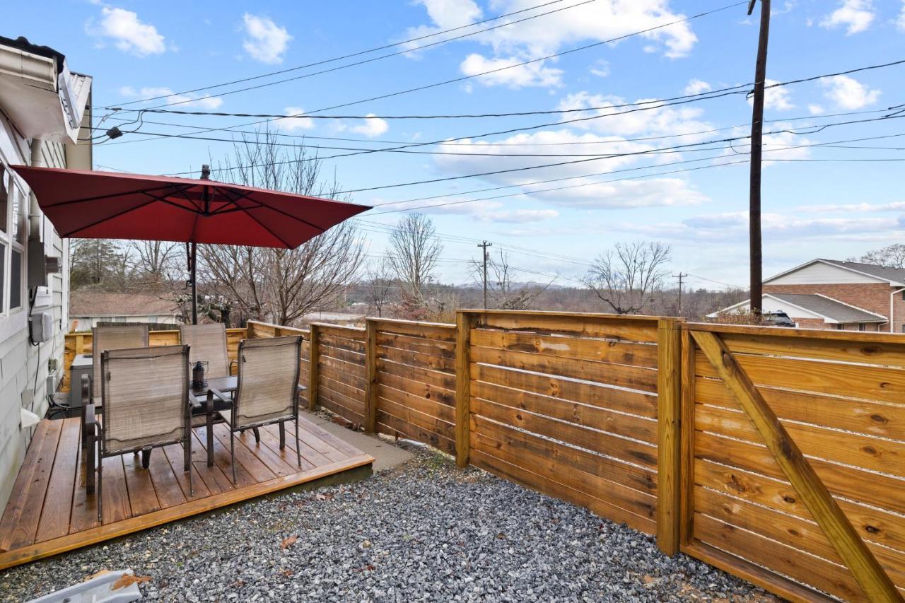 The Twisted Maple - Dogs Stay Free! Hendersonville Ngoại thất bức ảnh